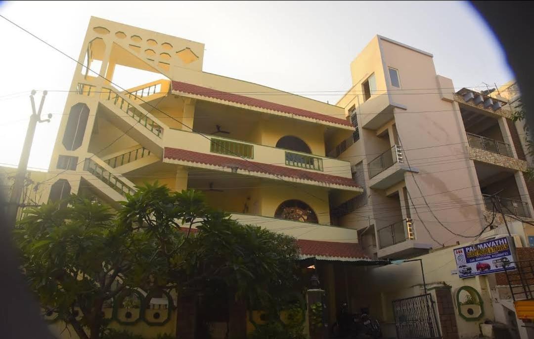 Padmavathi Family Guest House Visakhapatnam Exterior photo